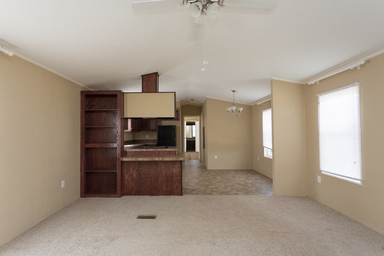 15818 Country Way - Photo 3 of 11