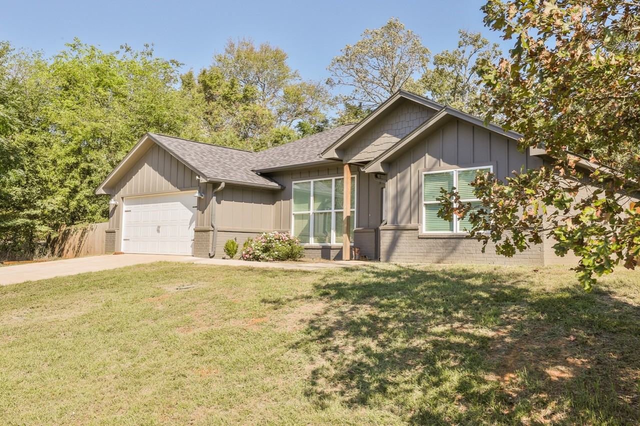 20690 Pleasant Oaks Dr - Photo 2 of 15