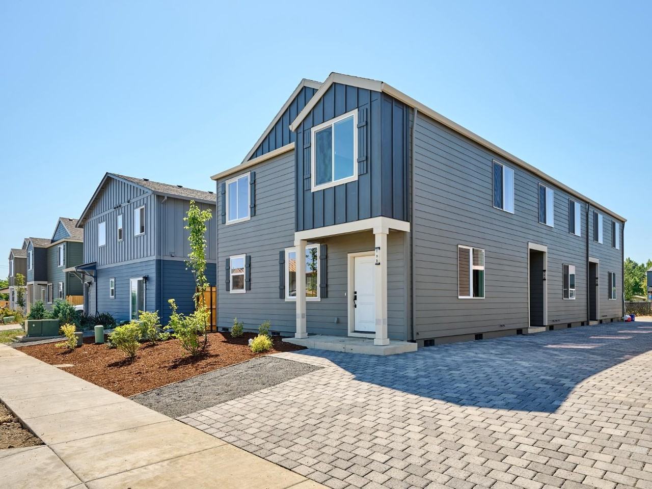 122 28th Ave Se - Photo 2 of 14