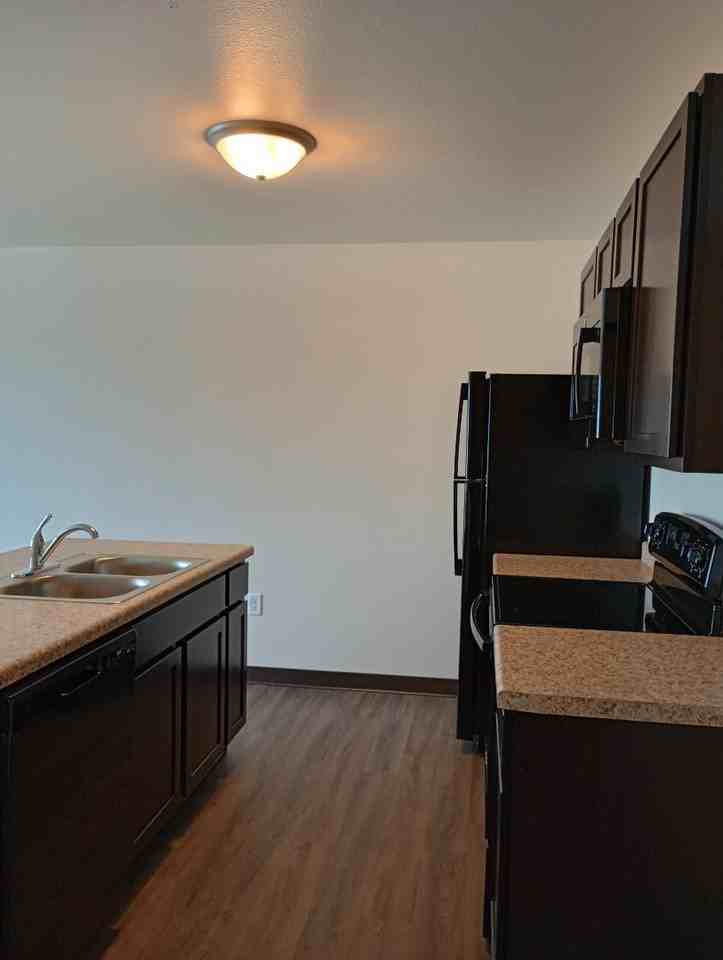 1409 Finley St - Photo 6 of 32