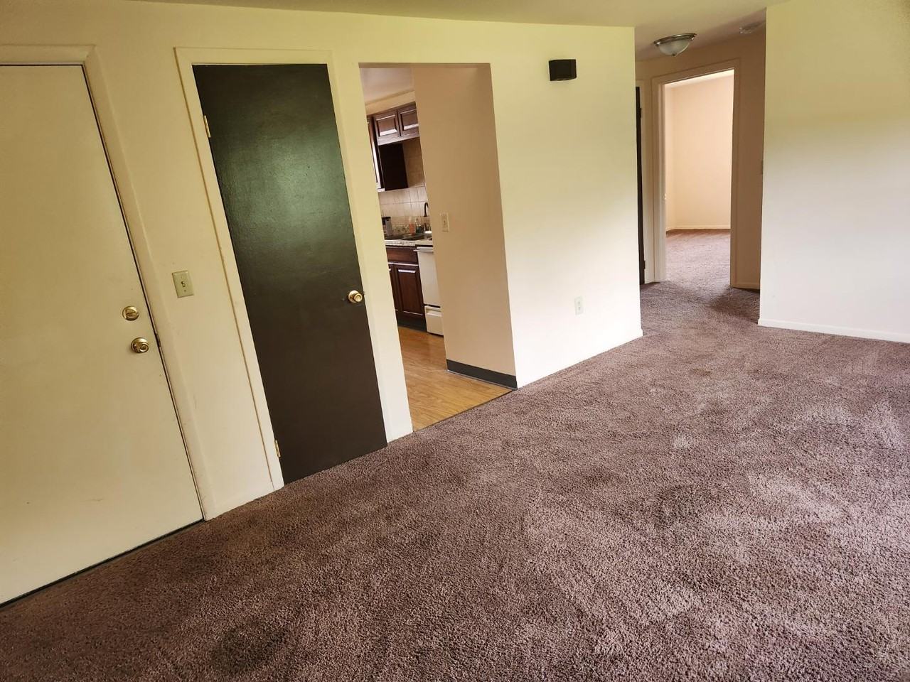 Meadowlane Apartments - Photo 2 of 5