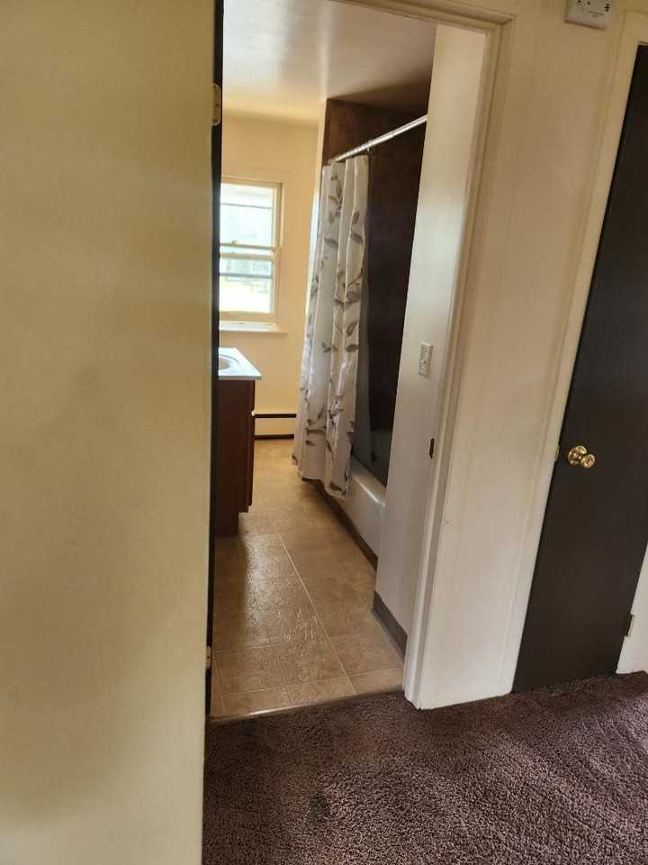 Meadowlane Apartments - Photo 3 of 5