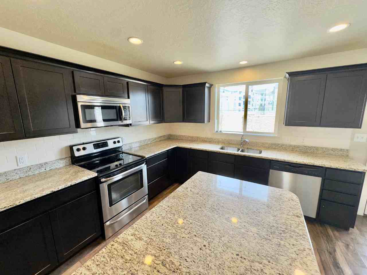 114 N Rue De Matth - Photo 6 of 11