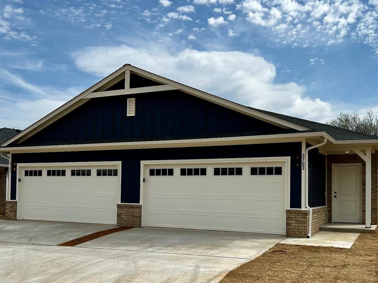 2717 Belmont Cir - Photo 2 of 10