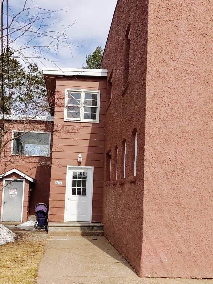 Venture Point Apartments LLC - Photo 2 of 25