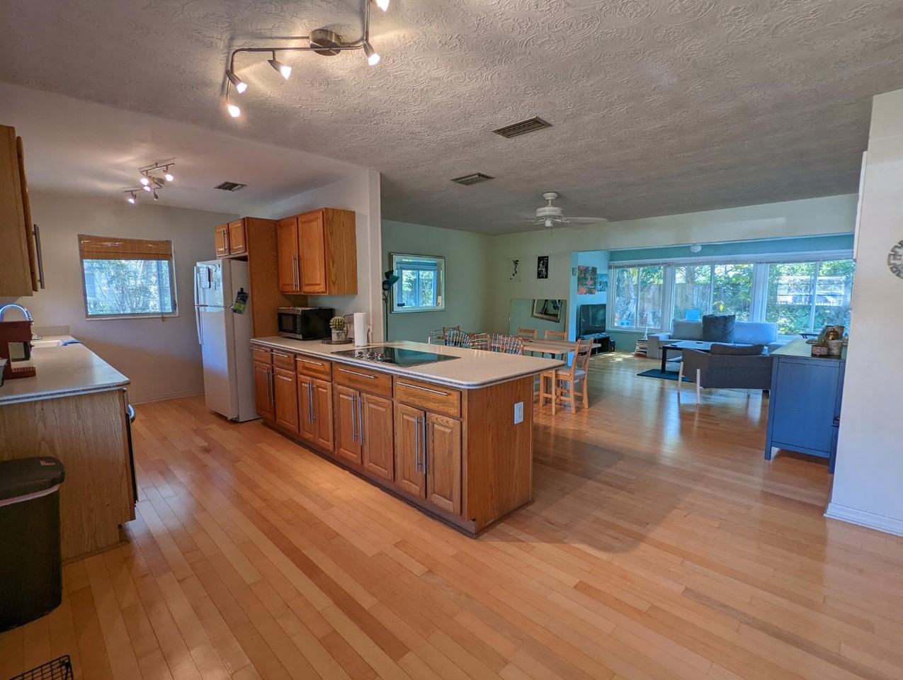 1176 40th st - Photo 5 of 16