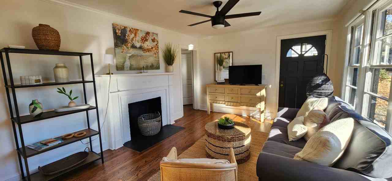 320 Grove Rd - Photo 3 of 20