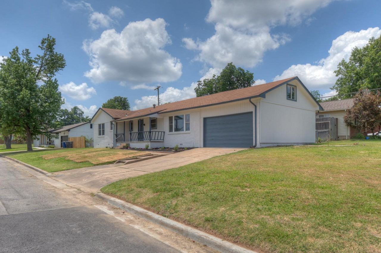 2508 S Irvington Ave - Photo 3 of 17
