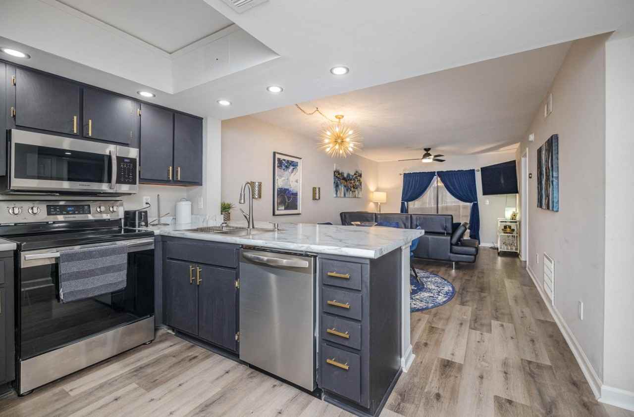 502 Windsong Cir - Photo 3 of 20