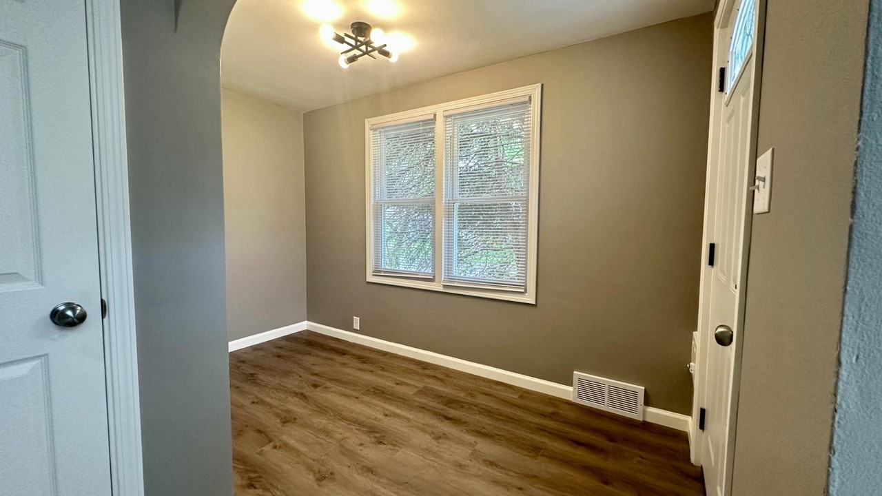 4951 N 36th St - Photo 3 of 15