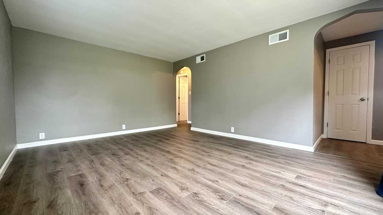 4951 N 36th St - Photo 4 of 15