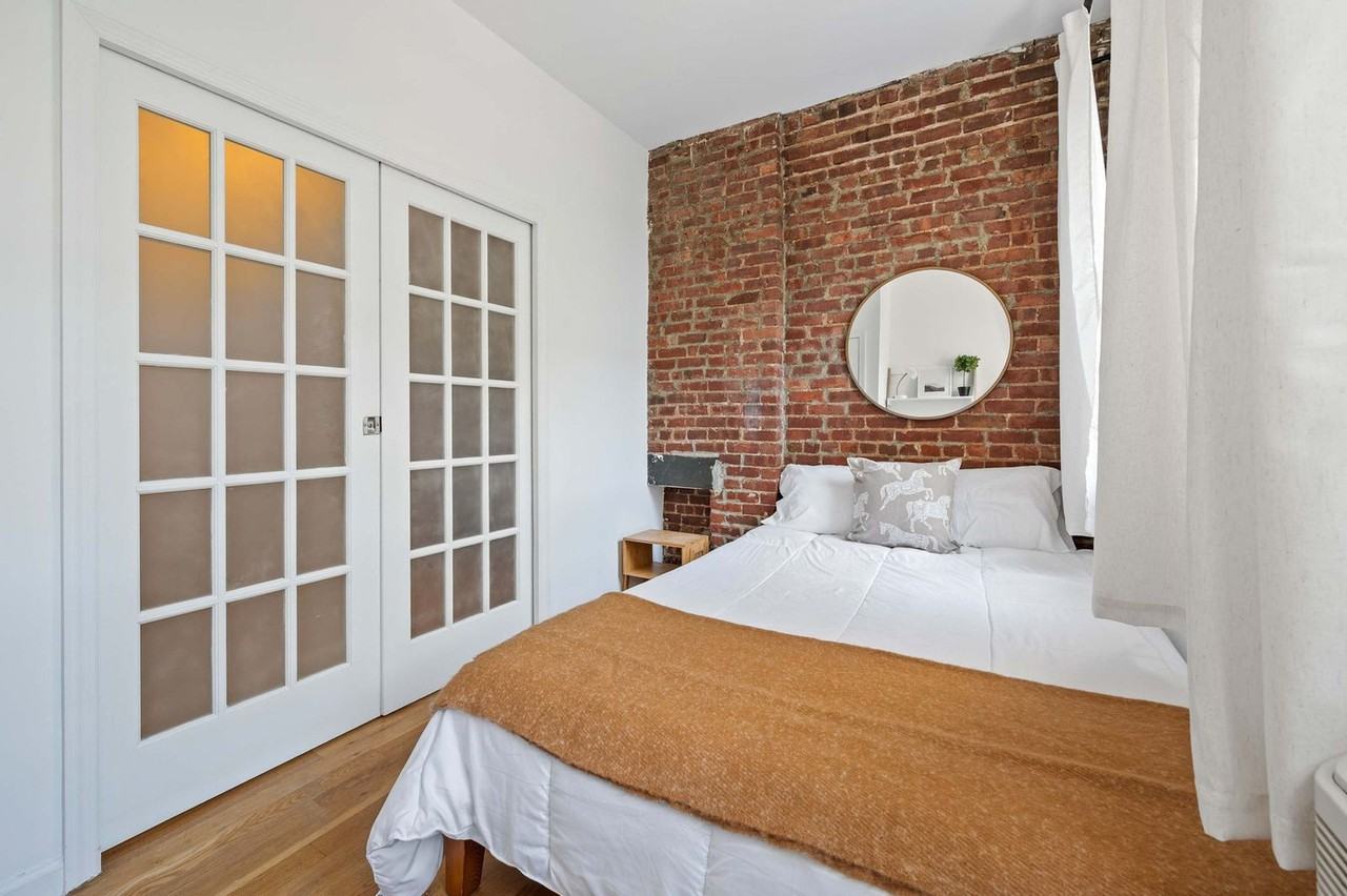 416 W 49th St #1261202P - Photo 4 of 9