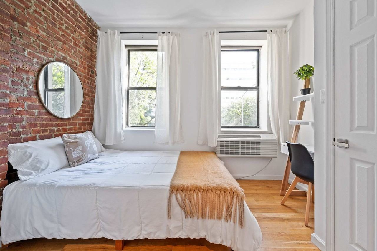 416 W 49th St #1261202P - Photo 5 of 9