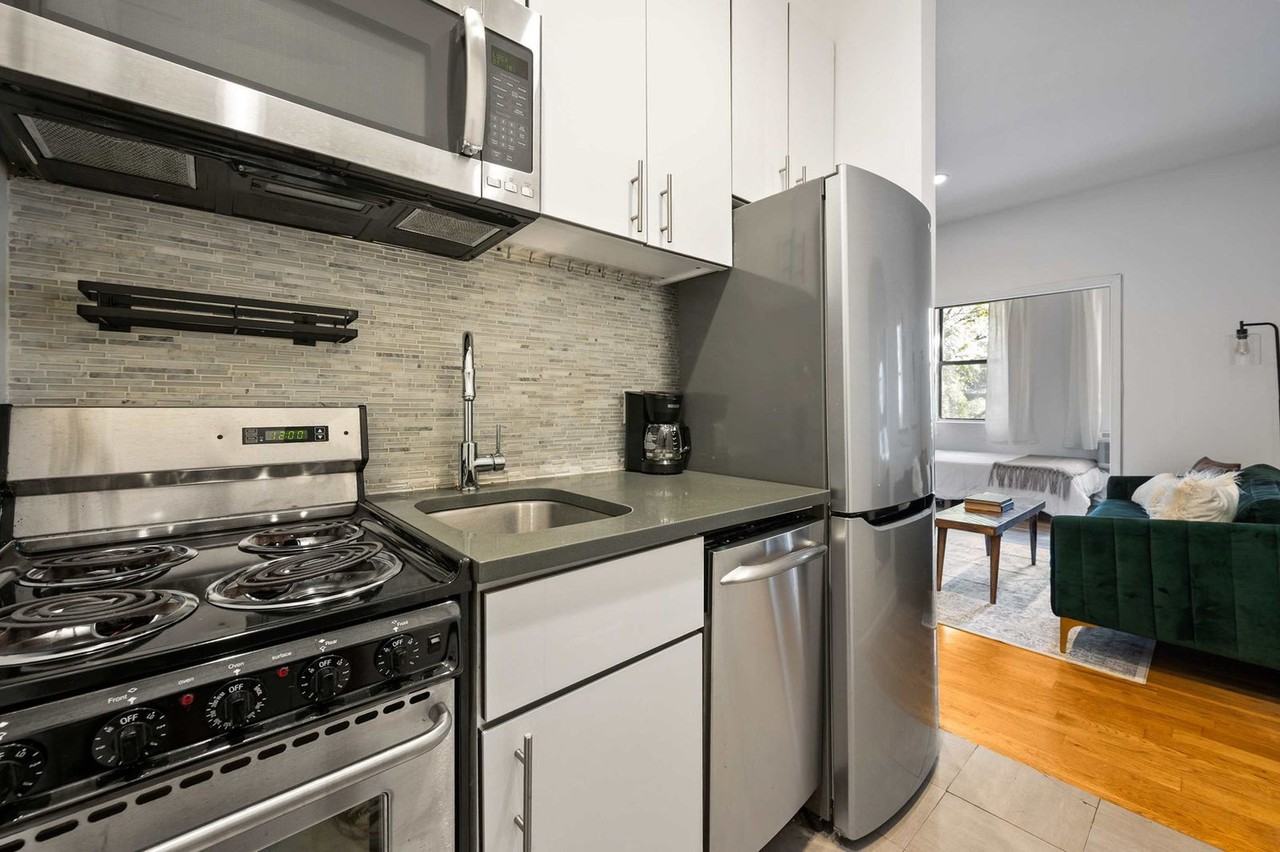 416 W 49th St #1261202P - Photo 6 of 9