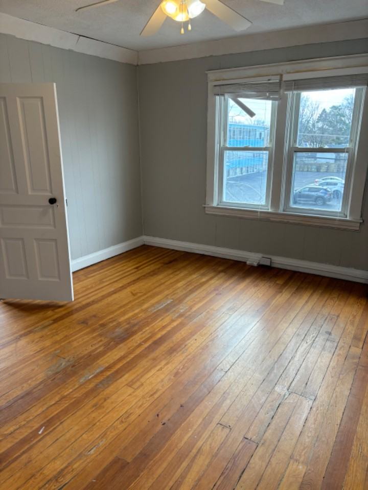 6916 Noble Ave - Photo 5 of 20