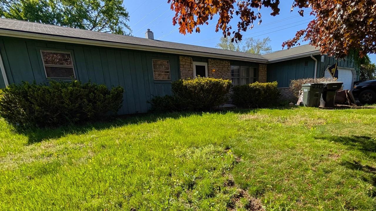 2835 Tomahawk Trl - Photo 2 of 3