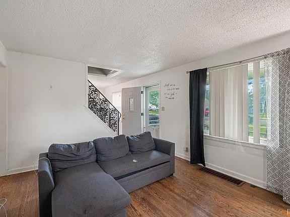 721 S Wellington St - Photo 6 of 12