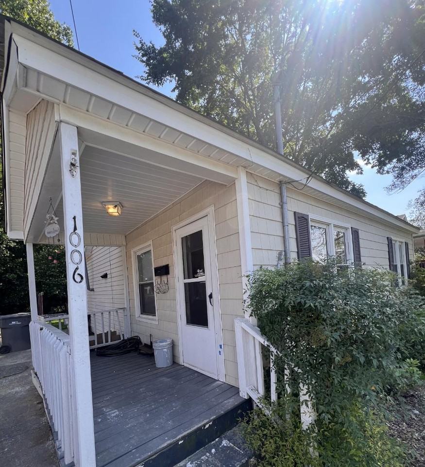 1006 Coree St - Photo 2 of 6