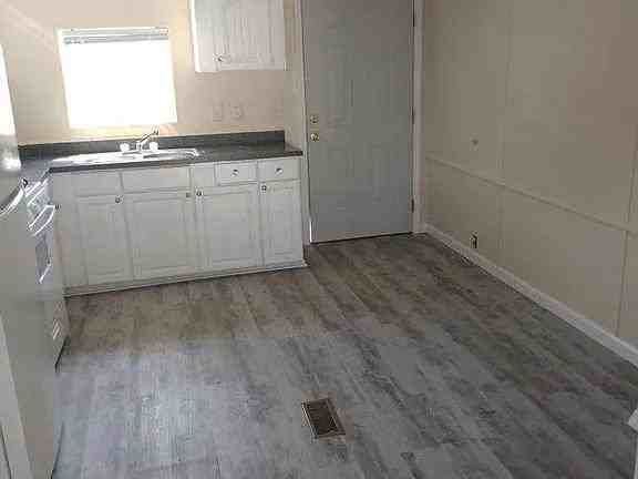 520 / 522  9th Street Southwest (I) - Photo 5 of 5