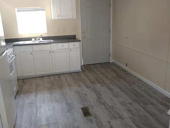 532 / 534  9th Street Southwest Parkside (I) - Photo 2 of 8