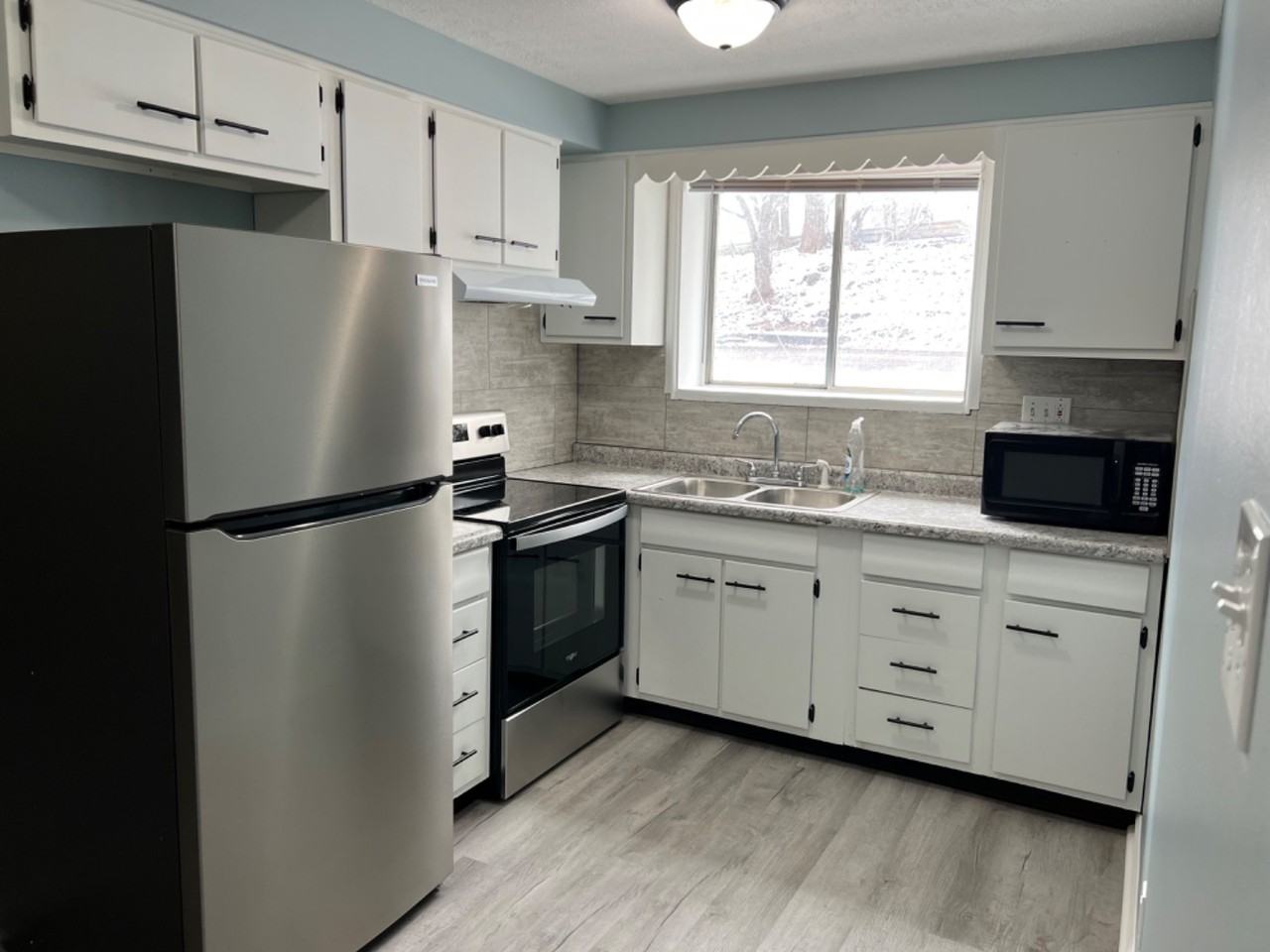 Imperial Apartments - Photo 2 of 13