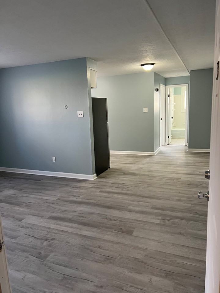 Imperial Apartments - Photo 3 of 13