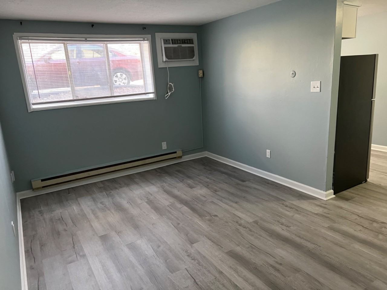 Imperial Apartments - Photo 4 of 13