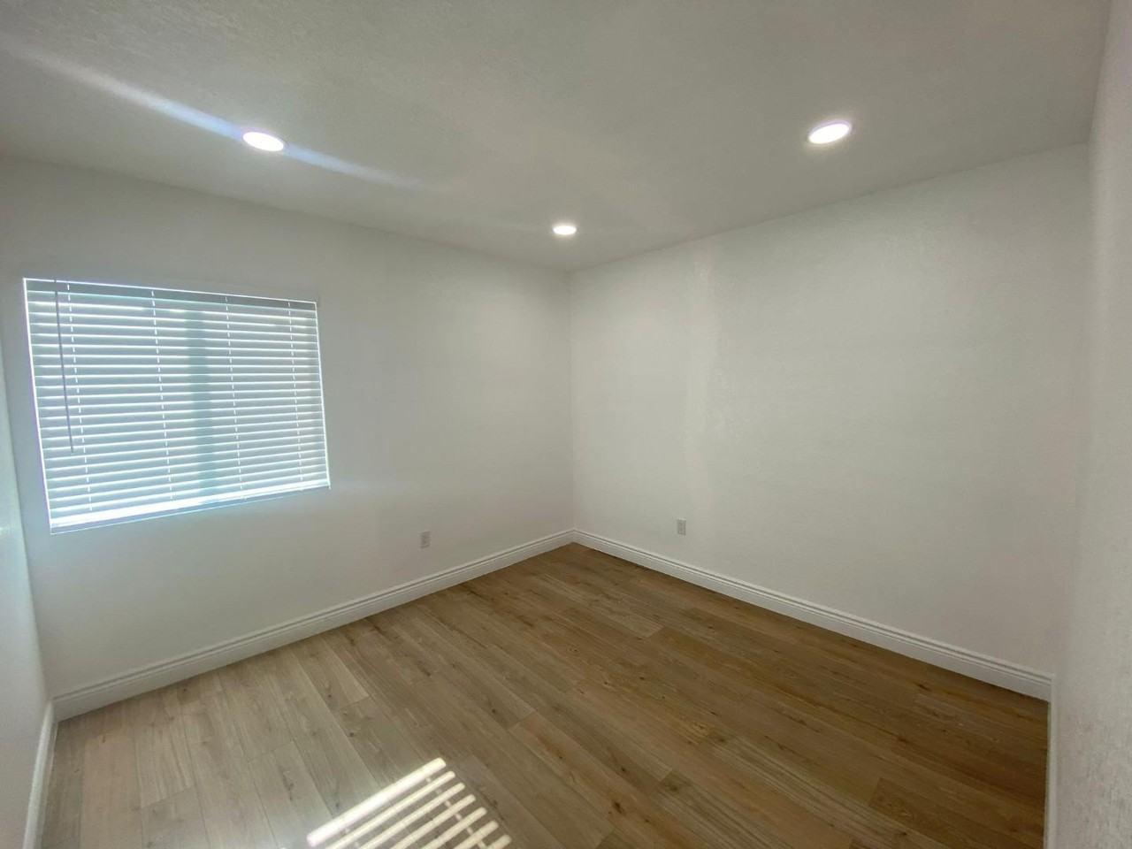 351 W Scott St - Photo 2 of 20