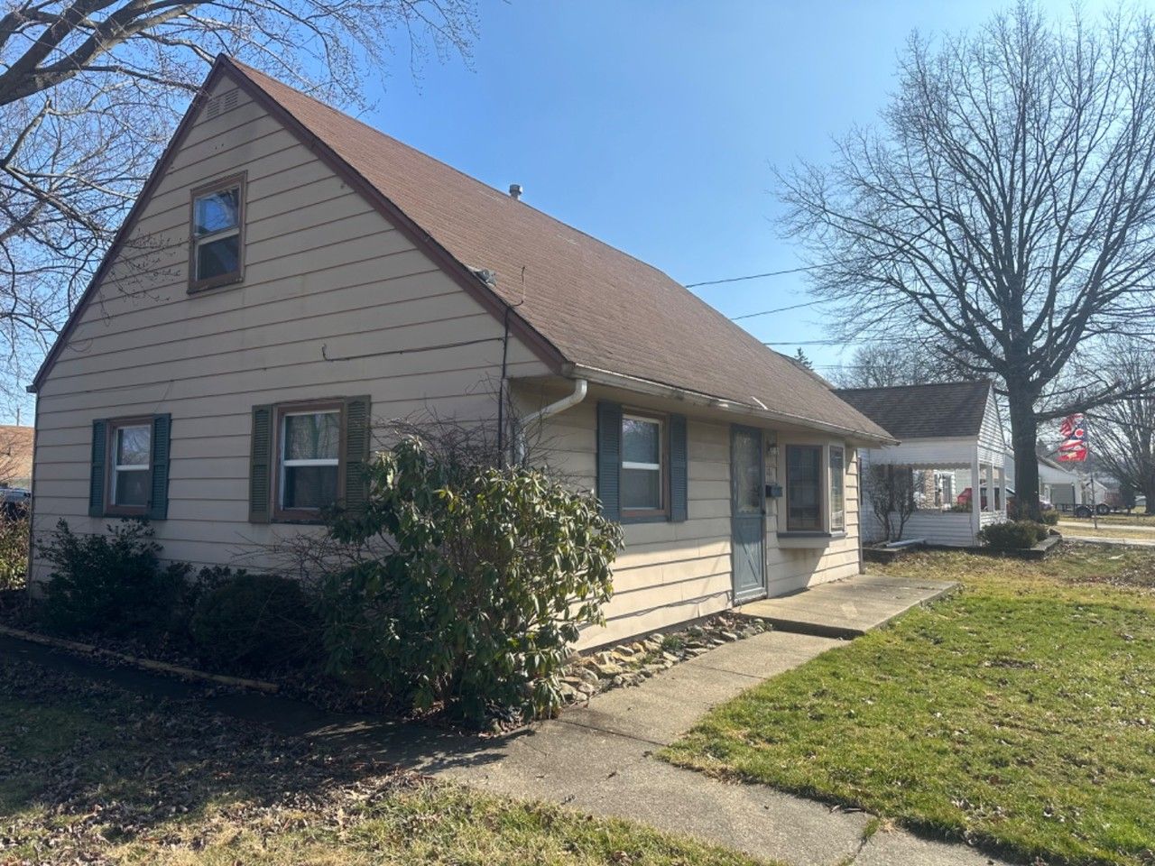 181 N Beverly Ave - Photo 2 of 2