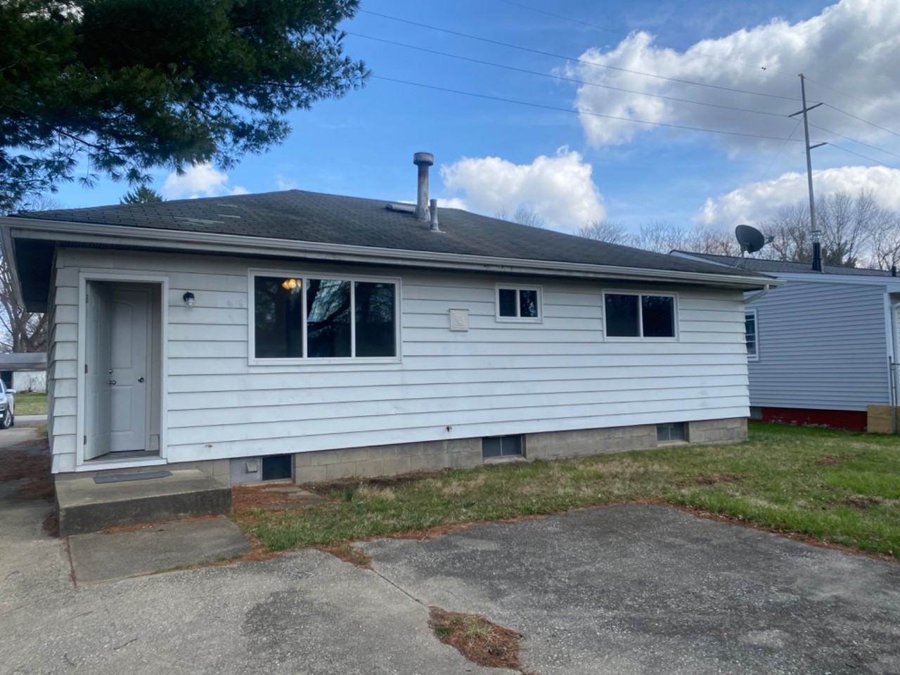 2227 Ogden Ave Nw - Photo 2 of 20