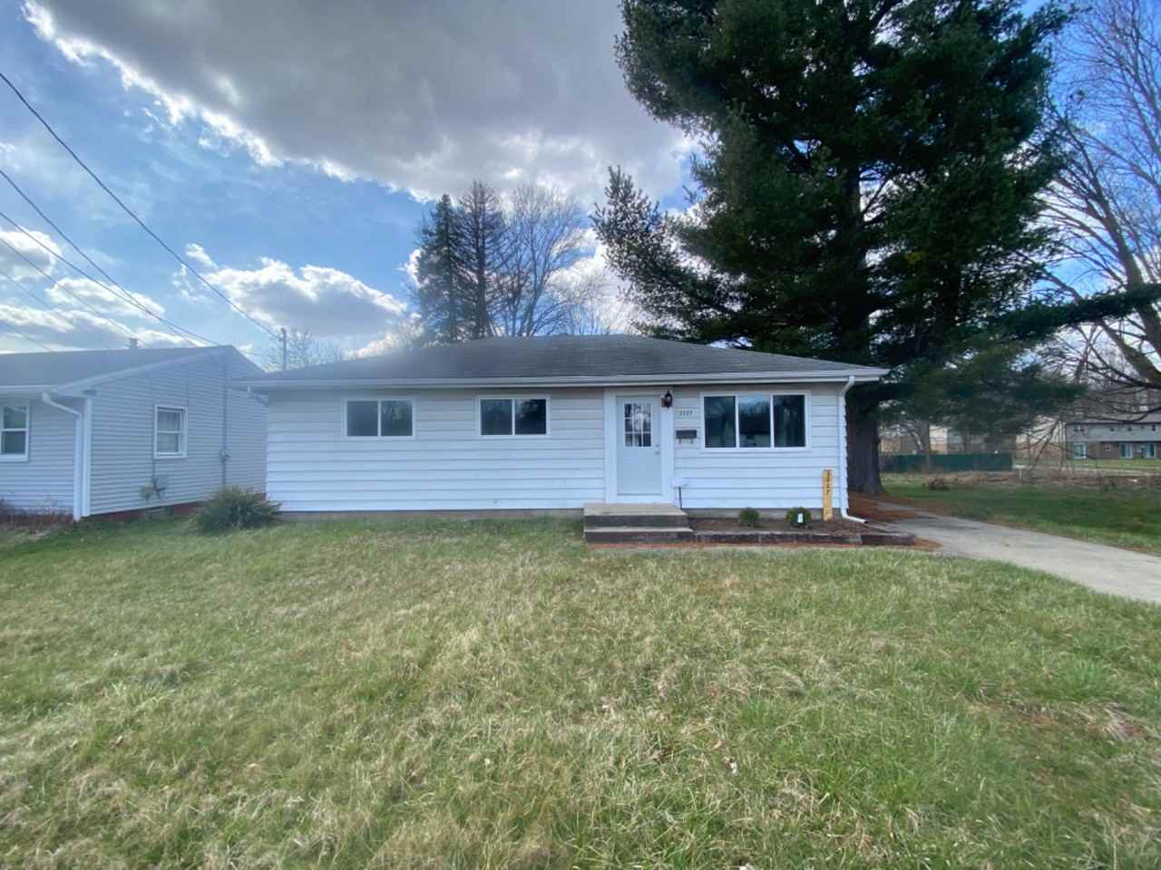 2227 Ogden Ave Nw - Photo 3 of 20