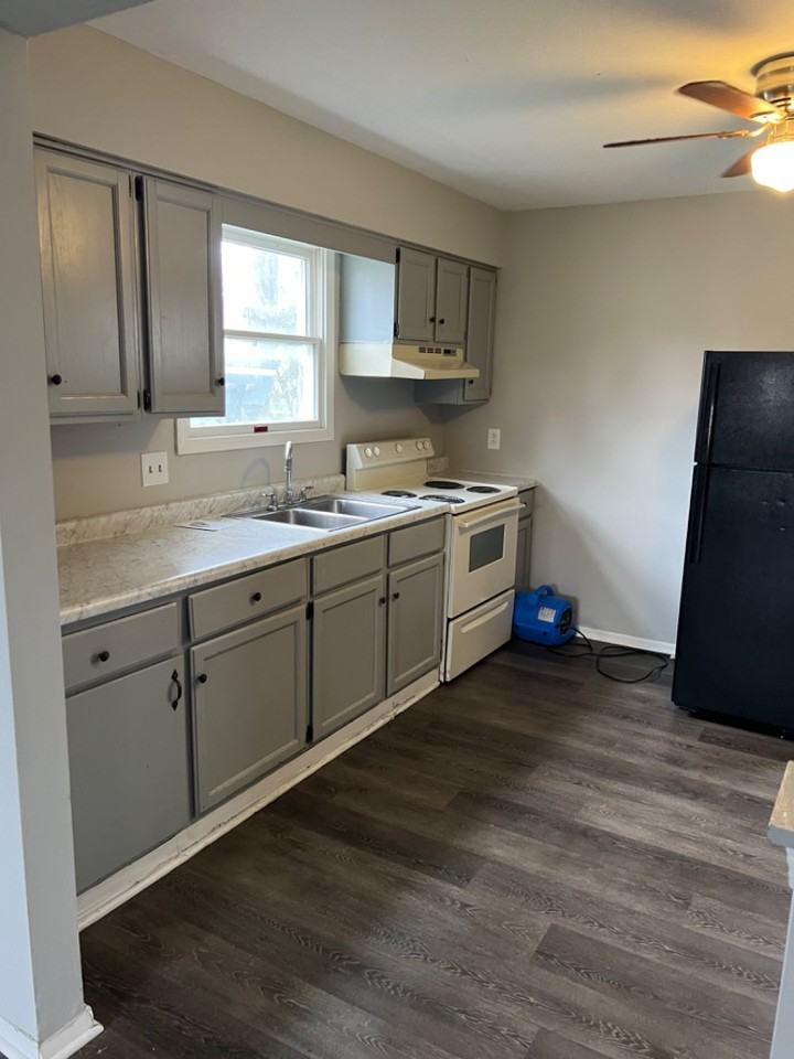 467 Elm St - Photo 3 of 9