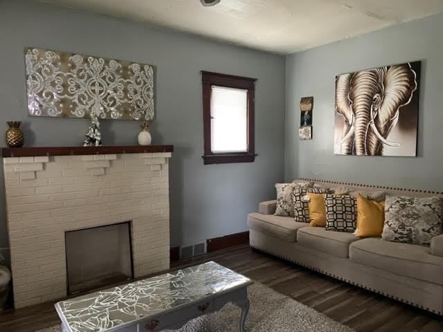 605 W Warren Ave - Photo 2 of 17