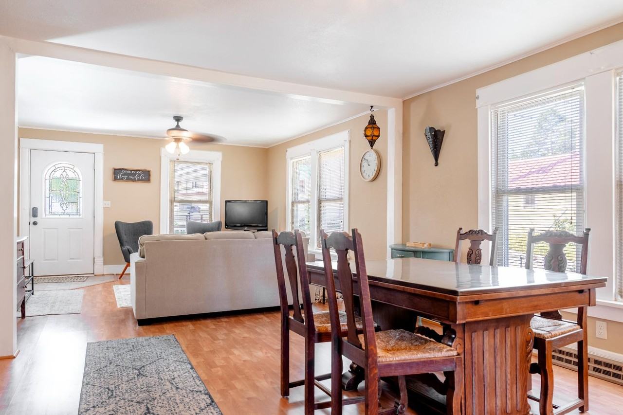 506 Peak St - Photo 2 of 20