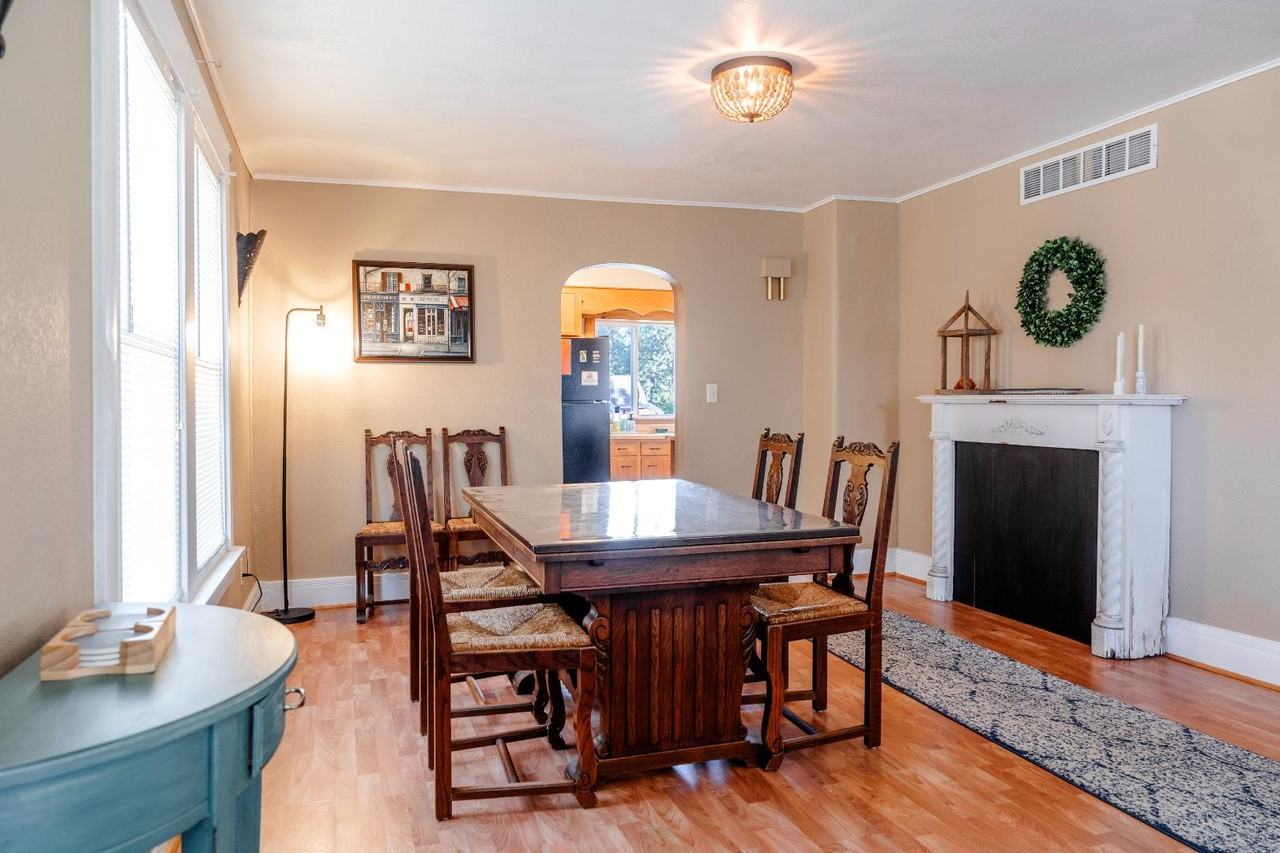 506 Peak St - Photo 3 of 20