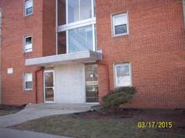 featured image of 2405 W Balmoral Ave