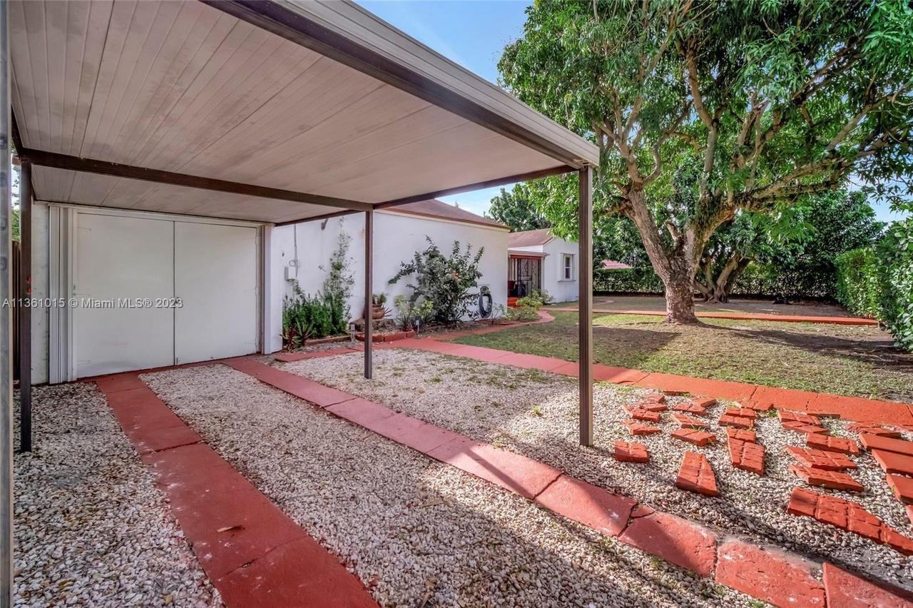 Noble Gables - Photo 5 of 19