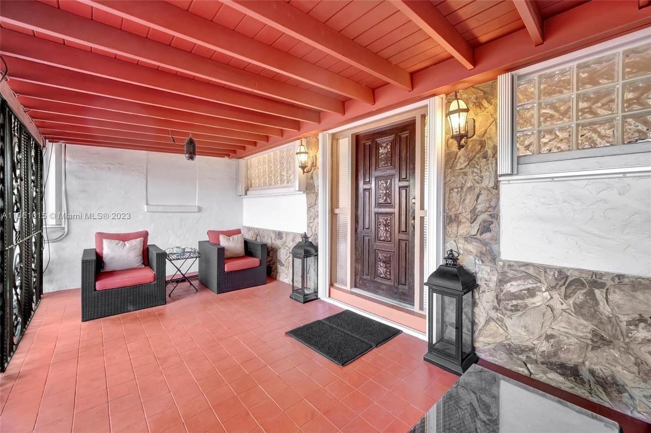 Noble Gables - Photo 6 of 19