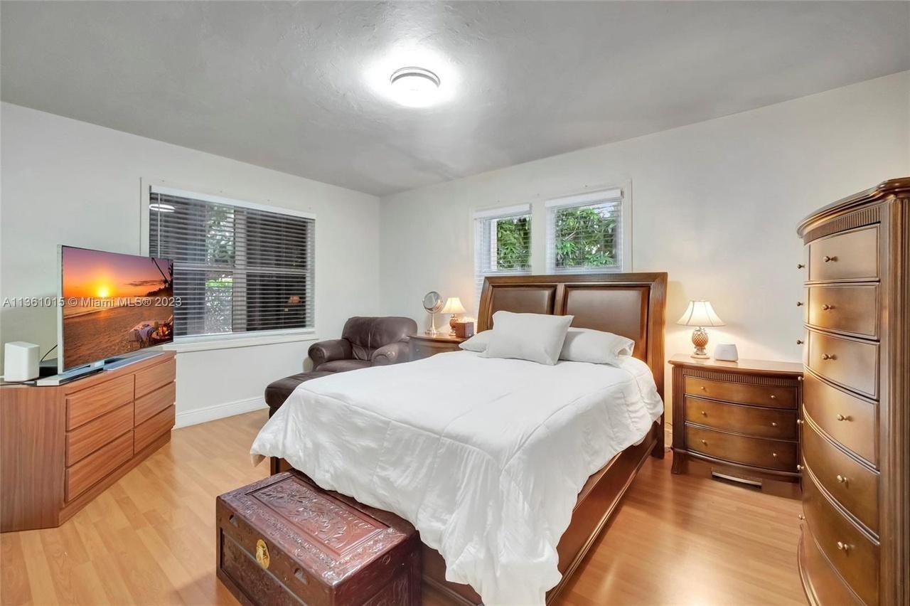 Noble Gables - Photo 7 of 19