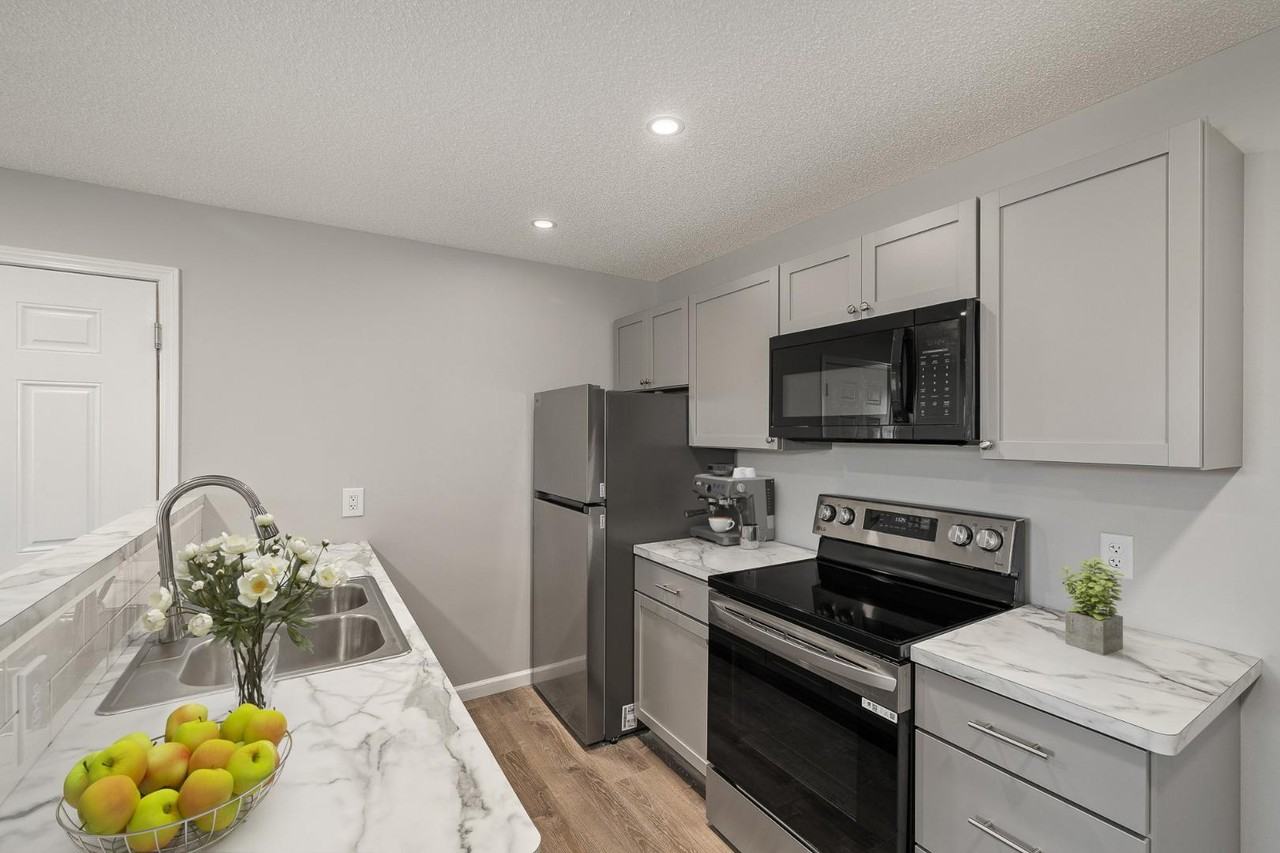 573 Bailey Drive - Photo 4 of 10