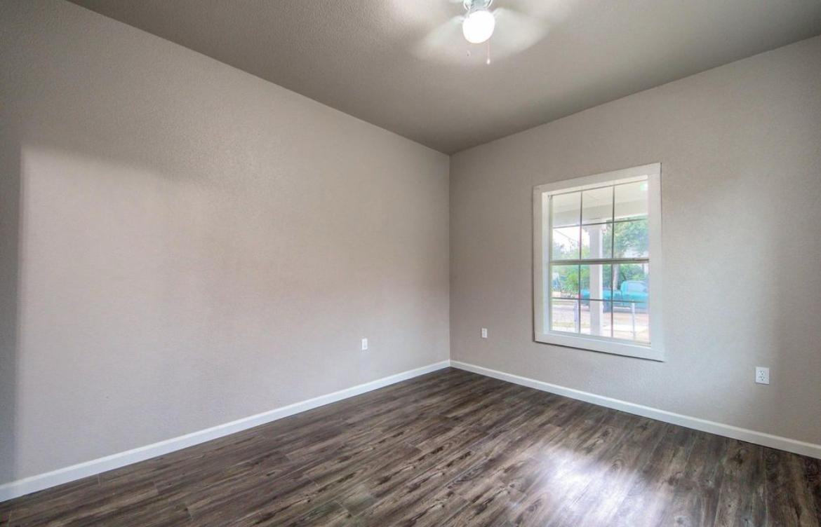 330 Princeton Ave - Photo 4 of 16
