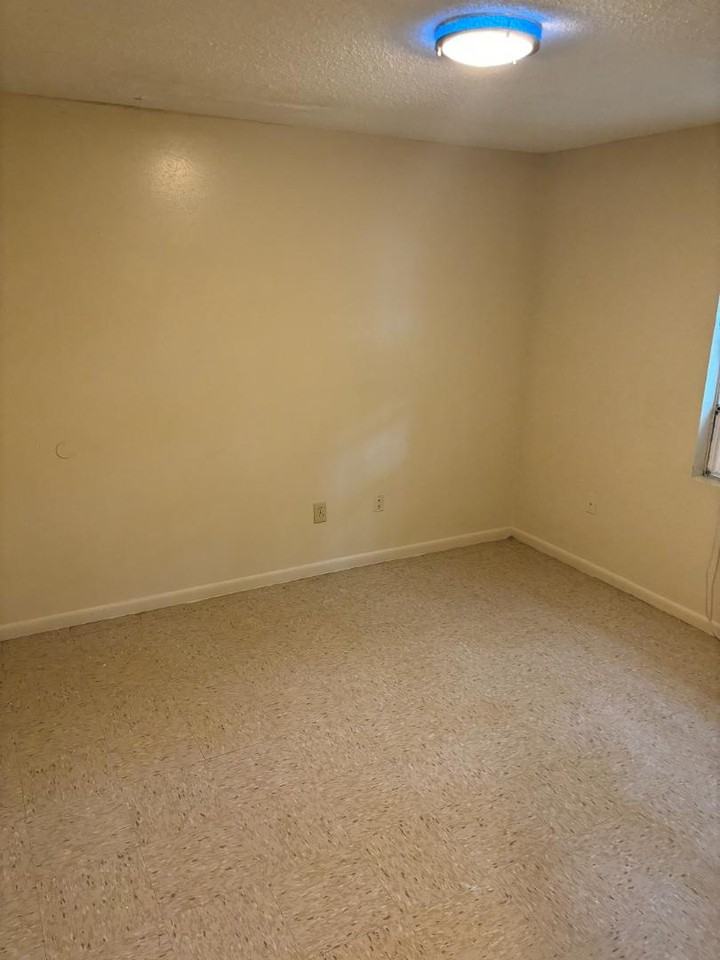 944 Rayburn Dr - Photo 3 of 9