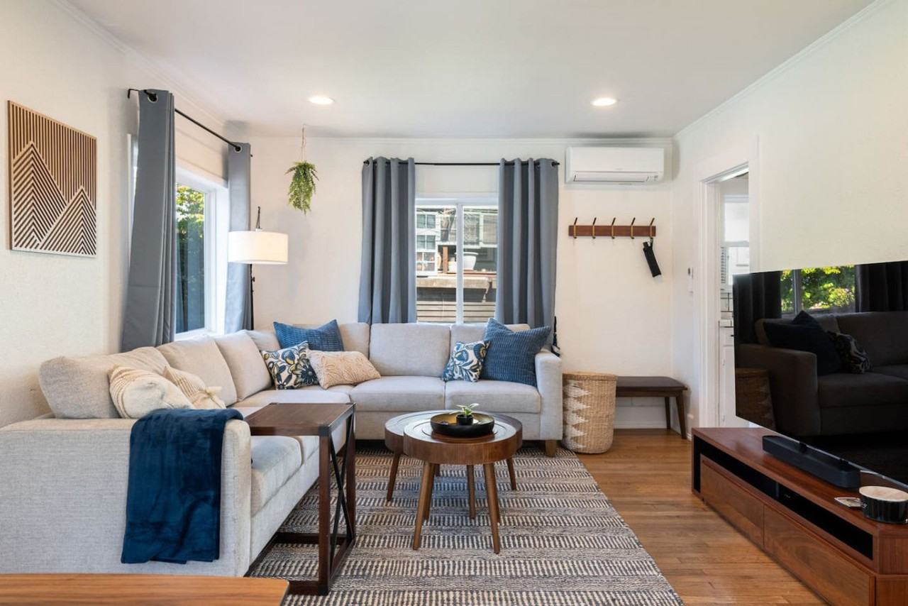 811 Ne 63rd St #1237083P - Photo 4 of 46