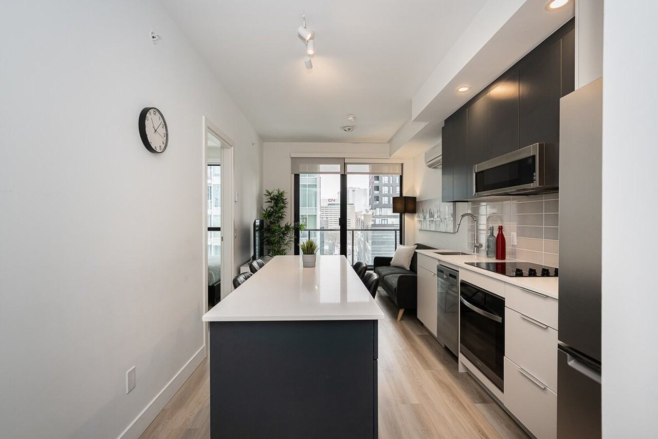 1055 Rue De La Montagne #1262043P - Photo 5 of 37