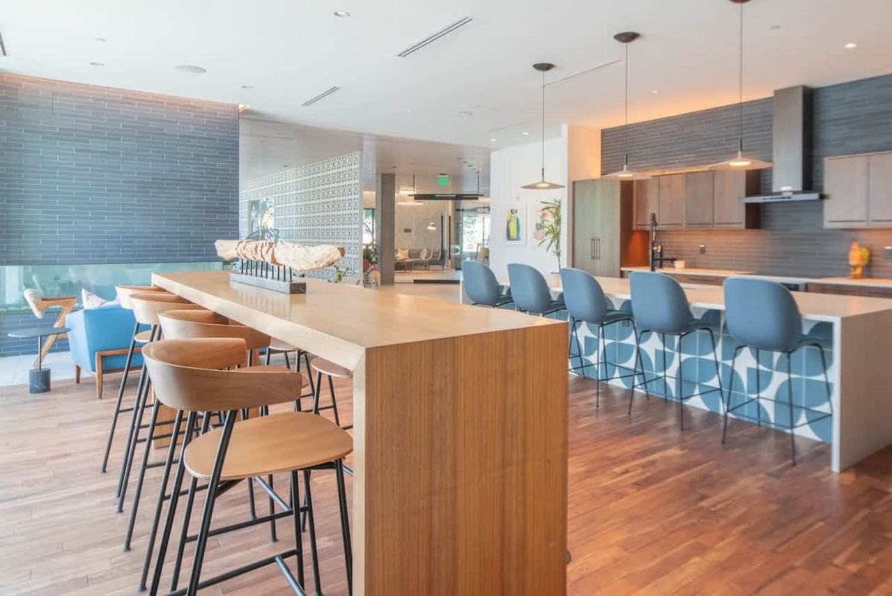 688 W 1st St #1263098P - Photo 3 of 32