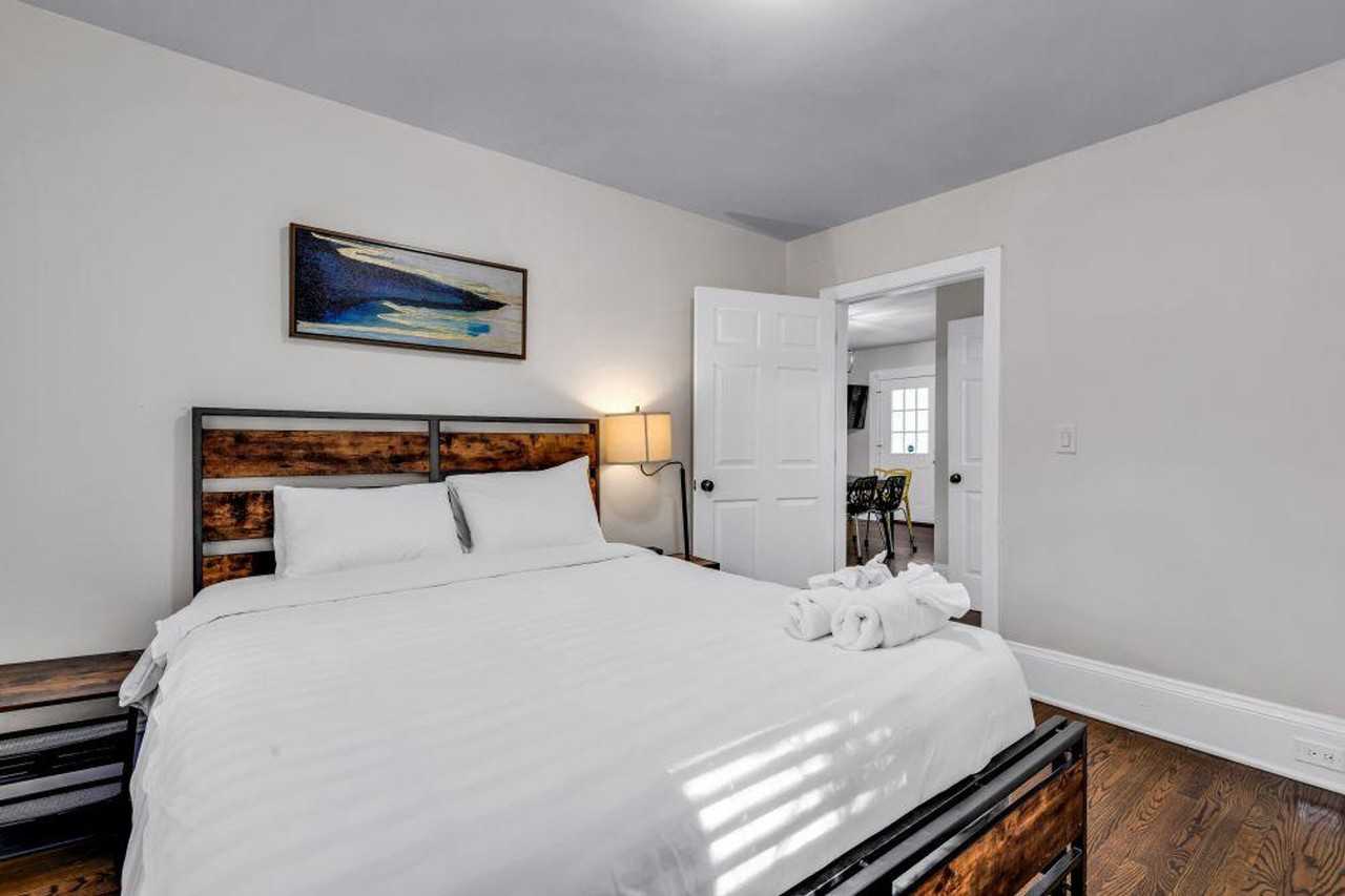 820 Parkwood Ave #1269089P - Photo 4 of 30