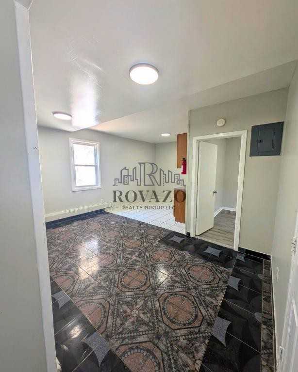 809 Summer Avenue #2 - Photo 2 of 6