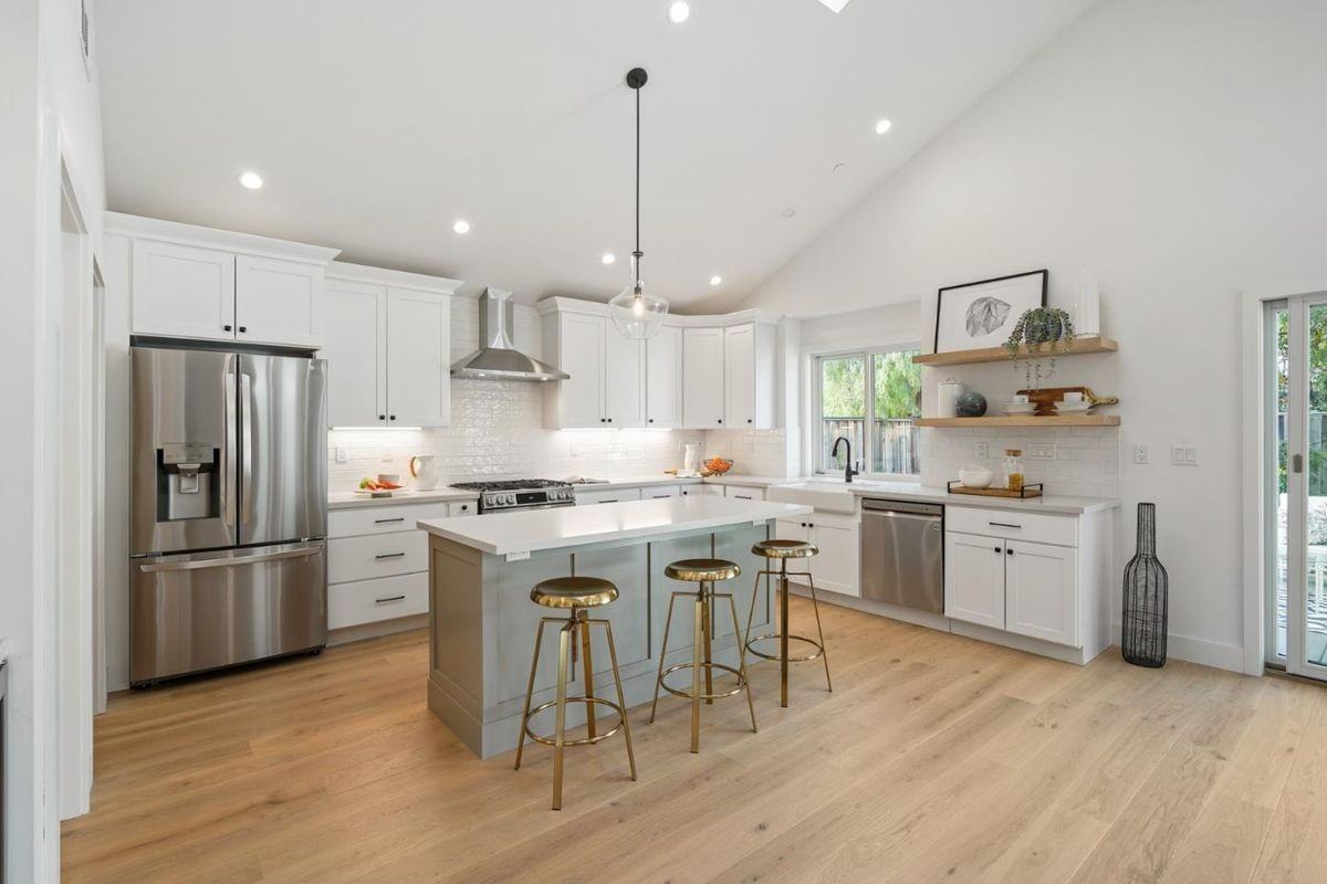 1642 Anamor St - Photo 3 of 5