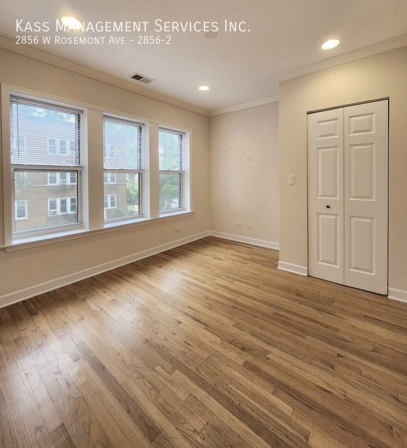 2856 W Rosemont Ave #2856-2 - Photo 5 of 11