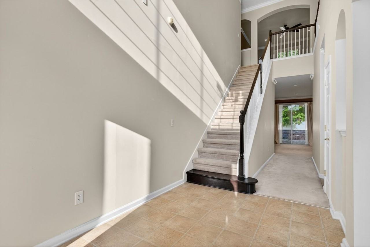 2135 Thorn Hollow Ct - Photo 2 of 30